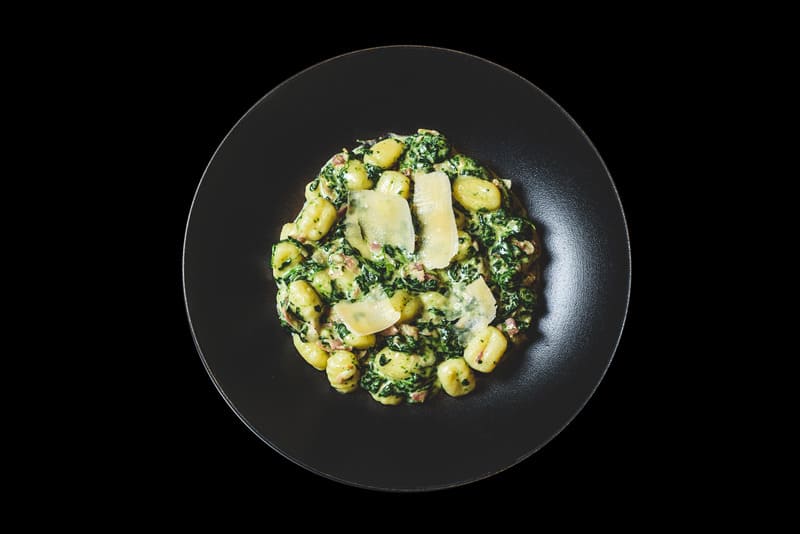 GNOCCHI IN BACON AND SPINACH CREAM AND PARMESAN LEAVES 600g
