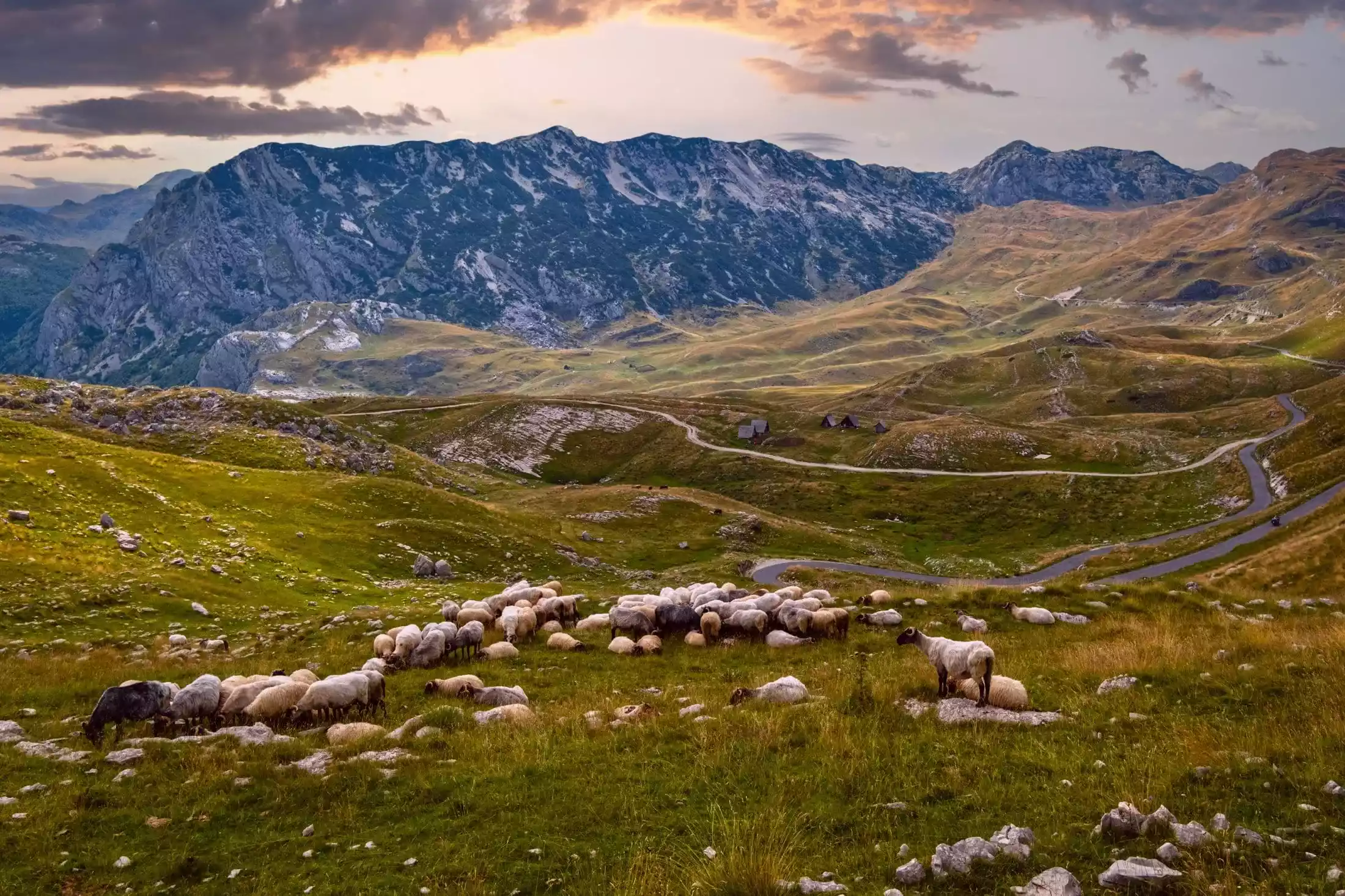 Alt Tag: Durmitorski planinski lanac u Crnoj Gori
